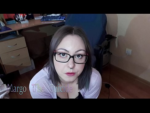 ❤️ Көзілдірік киген сексуалды қыз камерада дилдоны терең сорып алады Қатты порно бойынша бізде ️❤